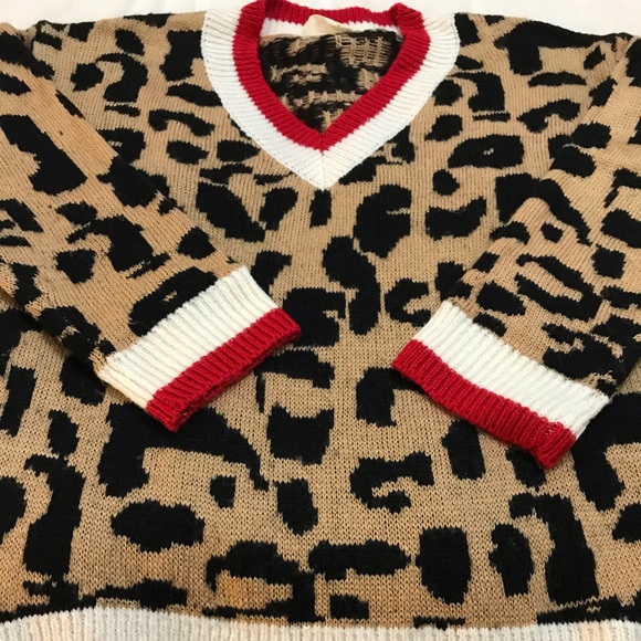 Cozy Leopard V-neck Sweater - Picture 5 of 5